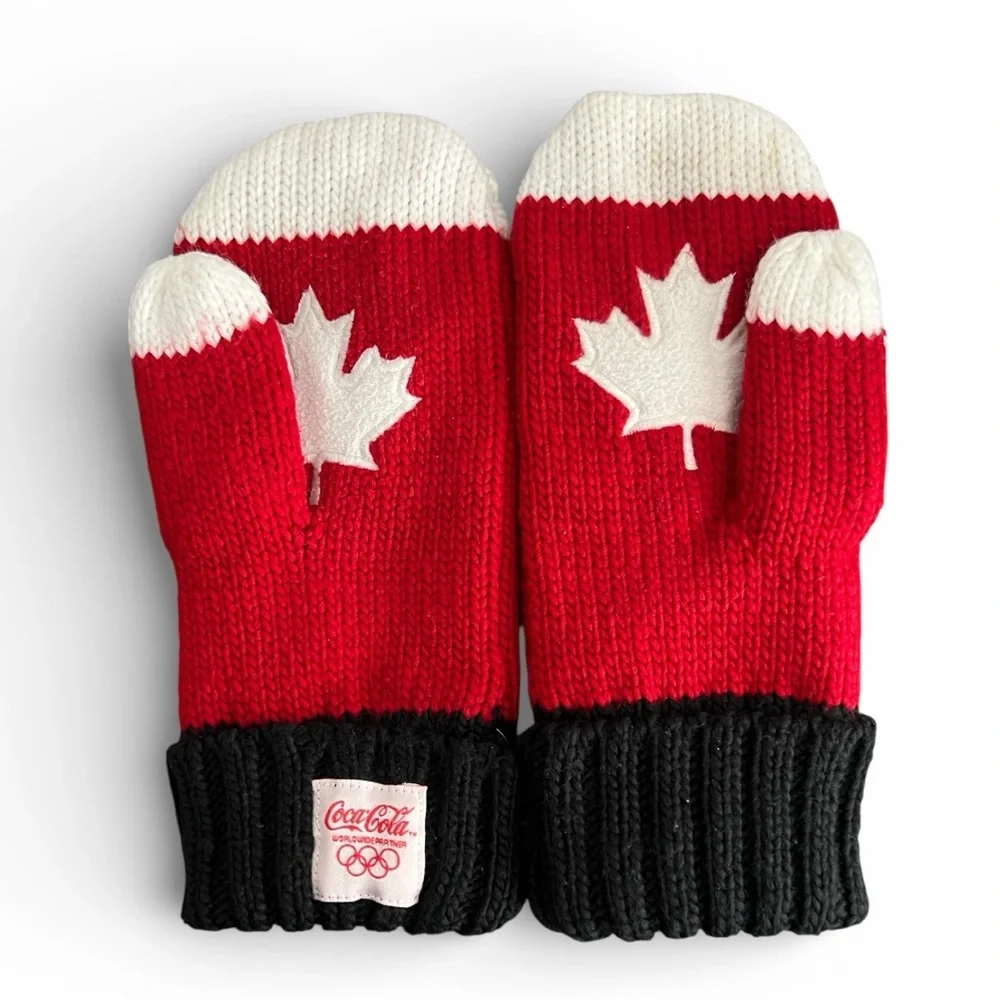 Hudson’s Bay Olympic Canada Red and Black Mittens Adult S/M - Picture 2 of 4